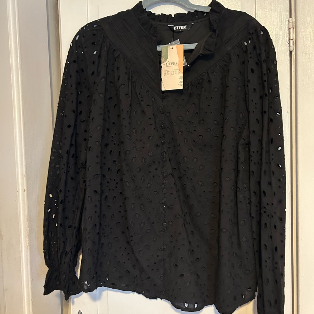 NWT BTFBM for Amazon Women's Black Eyelet Top. Fully lined bodice